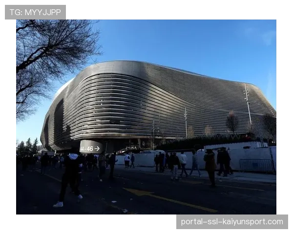 伯纳乌外部照明系统测试中,将加入灯光秀球场行列